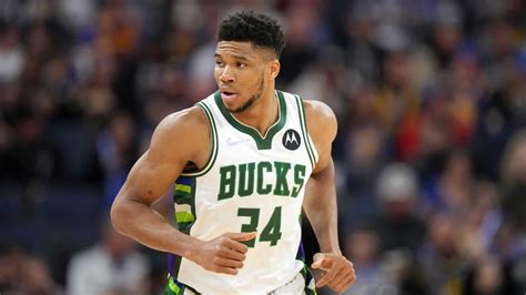 Warriors vs. Bucks prediction, odds, line, spread: 2022 NBA .